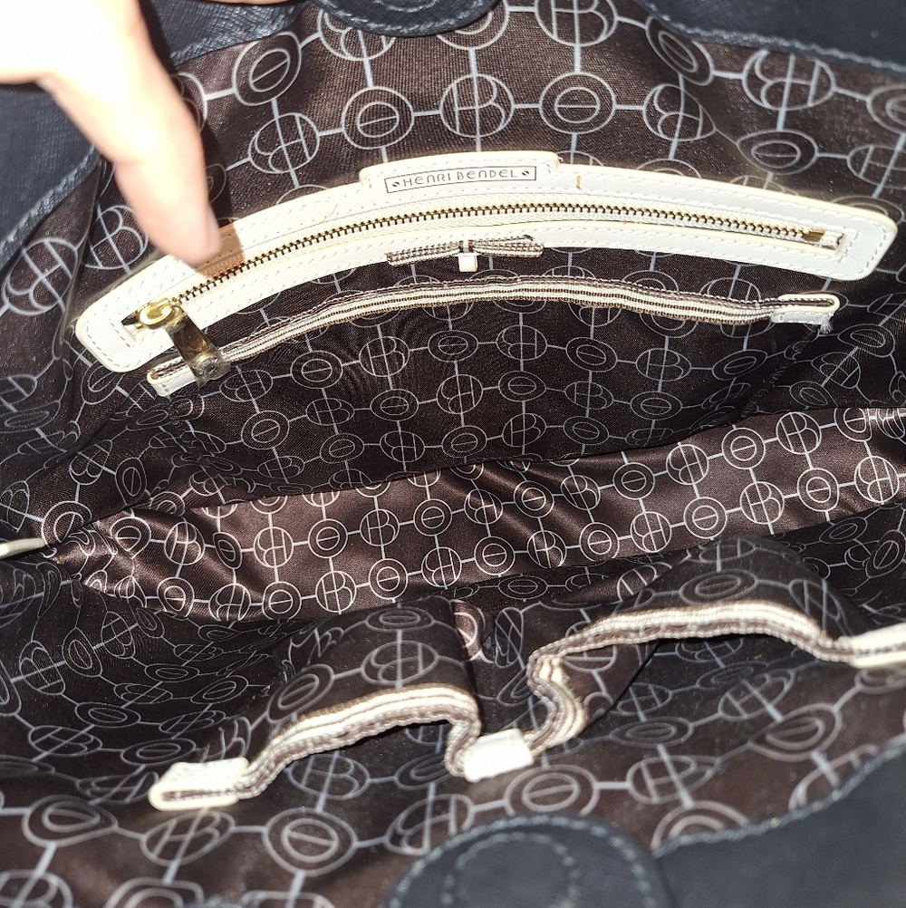 NWOT Henri Bendel Black West 57th Saffiano Leather Hobo Handbag w/ Crossbody - Picture 3 of 4